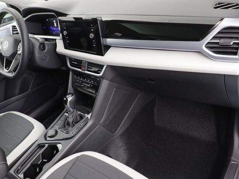 Used 2026 Volkswagen Taos SE image 20