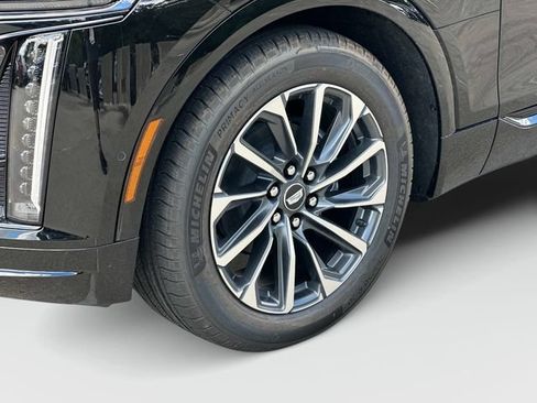 New 2026 Cadillac Lyriq Sport w/ LPO, Floor Liner Package AWD/4WD image 17