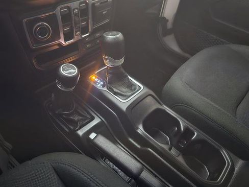 Used 2022 Jeep Wrangler Unlimited Sport image 37