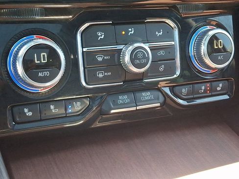 Certified 2023 GMC Yukon Denali Ultimate AWD/4WD image 17