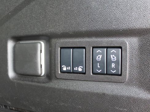 Used 2025 GMC Yukon Denali AWD/4WD image 48