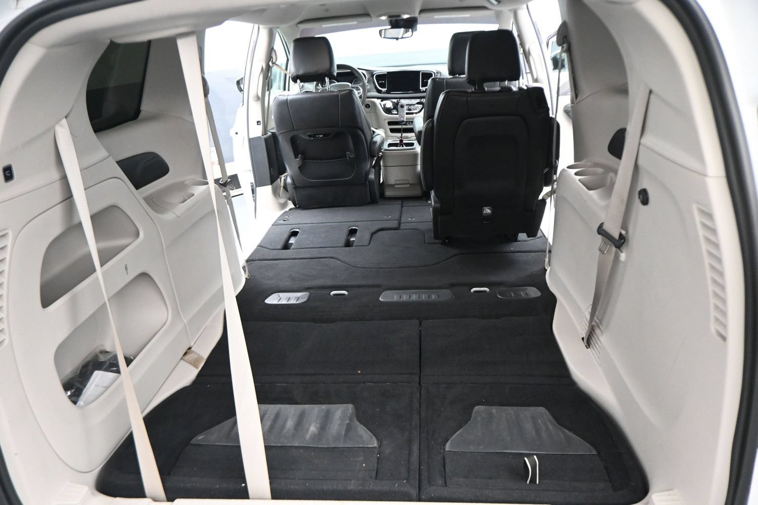 Used 2024 Chrysler Pacifica Touring-L FWD image 8