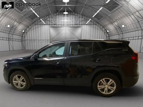 Used 2024 GMC Terrain SLE image 8