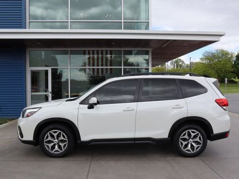 Used 2020 Subaru Forester Premium AWD/4WD image 6