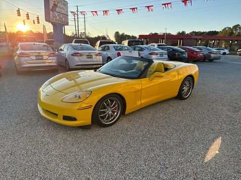 Used 2006 Chevrolet Corvette Convertible w/ Preferred Equipment Group image 3