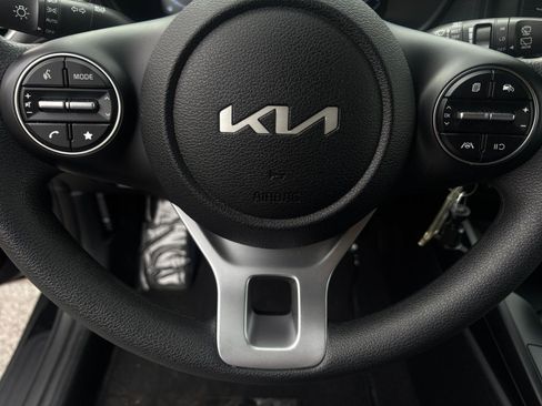 Used 2025 Kia Soul LX w/ LX Technology Package FWD image 26