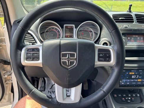 Used 2019 Dodge Journey SE w/ Connectivity Group FWD image 8