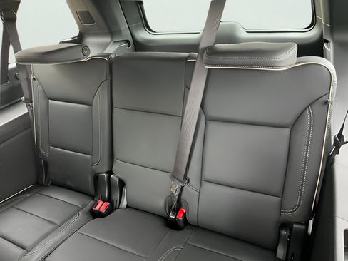 New 2026 Chevrolet Suburban Premier RWD image 31