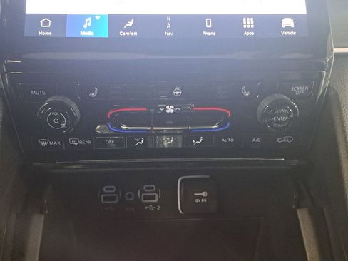 Certified 2024 Jeep Grand Cherokee Limited image 24