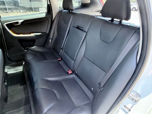 Used 2017 Volvo XC60 T5 Inscription w/ Preferred Option Package FWD image 9