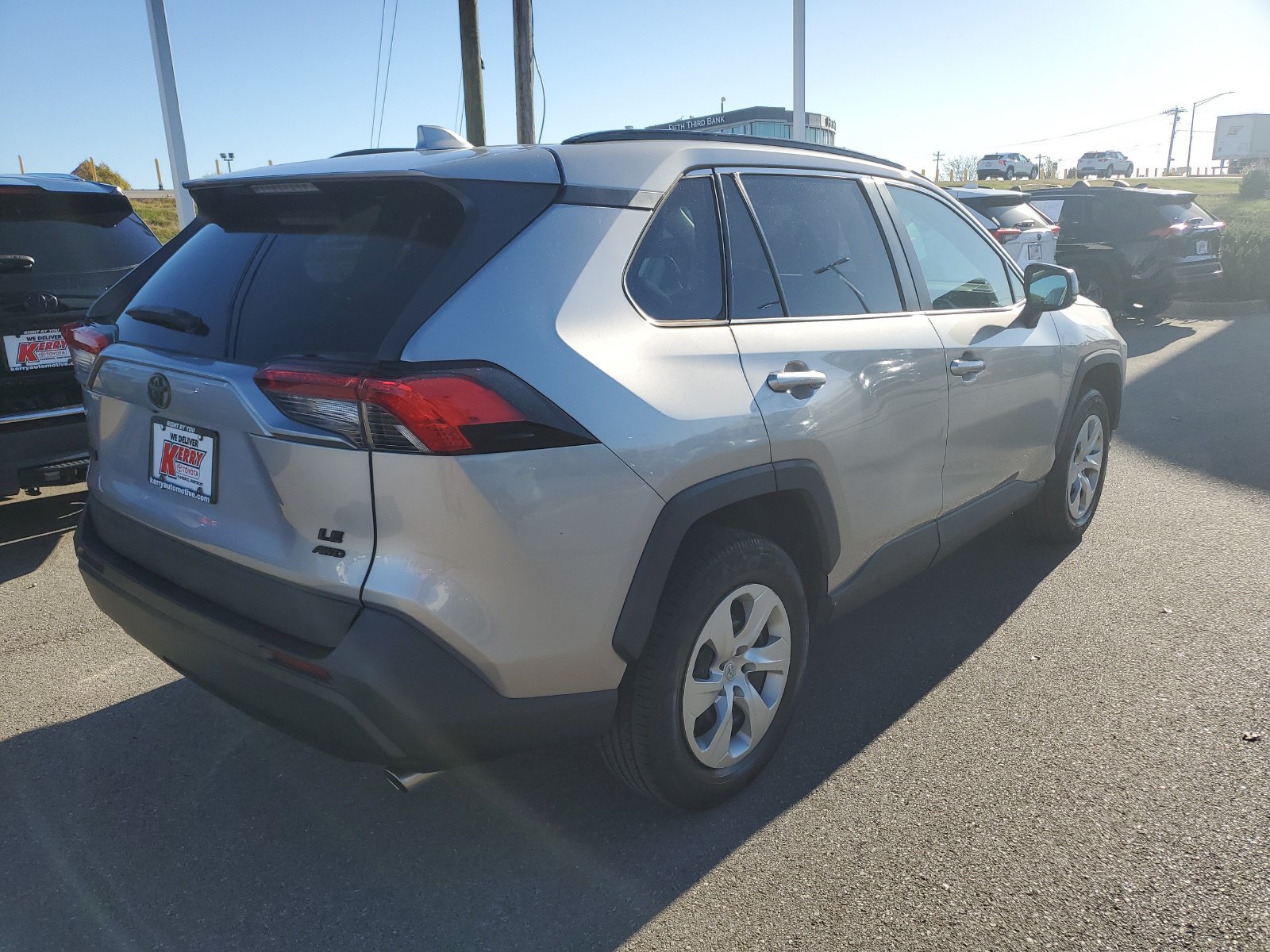 Certified 2021 Toyota RAV4 LE AWD/4WD image 4