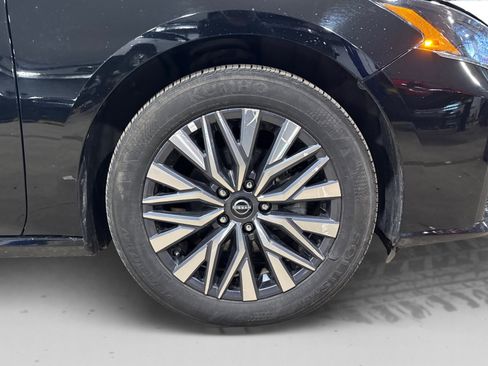Used 2025 Nissan Altima 2.5 SV FWD image 47