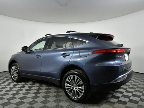 Used 2023 Toyota Venza XLE image 14