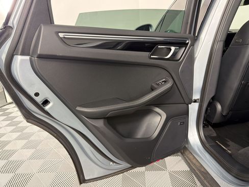Certified 2024 Porsche Macan AWD/4WD image 28