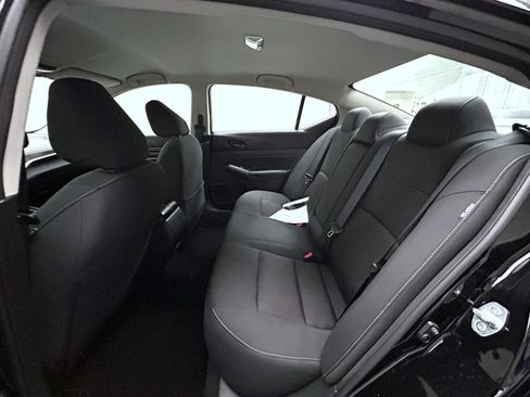 Used 2025 Nissan Altima 2.5 SV FWD image 19