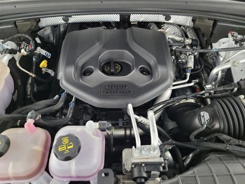 Used 2022 Jeep Grand Cherokee Limited 4xe w/ Luxury Tech Group II image 30