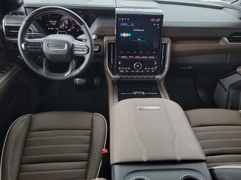 Used 2025 GMC Yukon Denali Ultimate AWD/4WD image 26