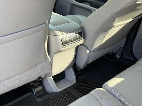 Used 2014 Toyota Highlander XLE AWD/4WD image 29
