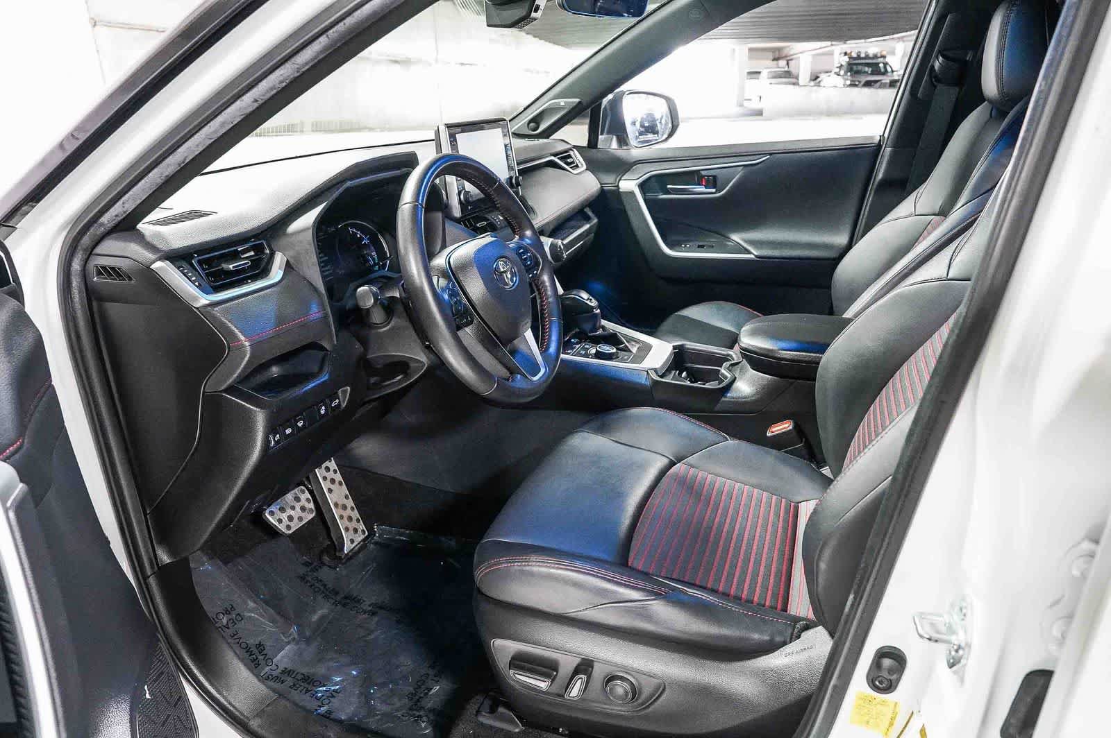 Certified 2021 Toyota RAV4 XSE w/ Weather Package AWD/4WD image 18