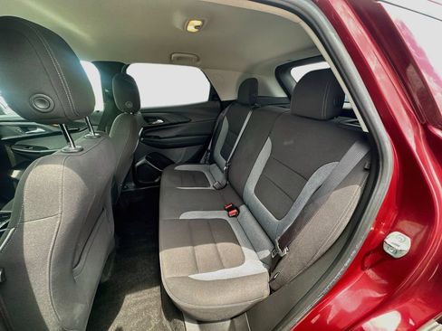 Used 2022 Chevrolet TrailBlazer LT w/ Confidence II Package FWD image 23