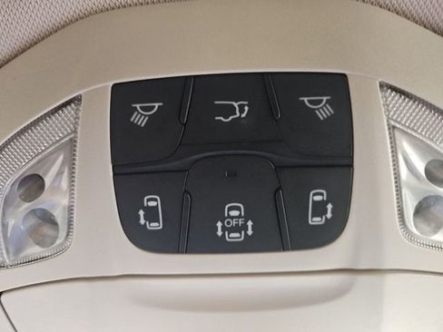 Used 2023 Chrysler Pacifica Touring-L image 51