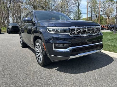 Used 2022 Jeep Grand Wagoneer Series III w/ Rear Seat Video Group 1 AWD/4WD image 2