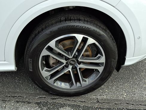 Certified 2025 Audi Q5 Premium w/ Convenience Package image 8