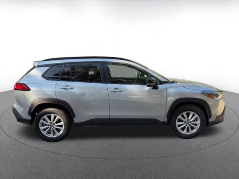 Used 2025 Toyota Corolla Cross LE image 16