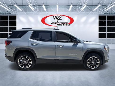Used 2025 GMC Terrain Elevation w/ Elevation Premium Package AWD/4WD image 2