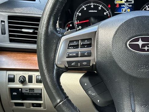 Used 2013 Subaru Outback 3.6R Limited w/ Moonroof Pkg AWD/4WD image 9