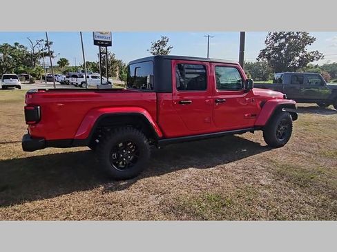 New 2025 Jeep Gladiator Willys image 21