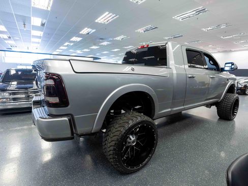 Used 2019 RAM 2500 Laramie AWD/4WD image 4