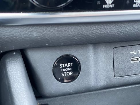 Used 2024 Nissan Rogue SV FWD image 24