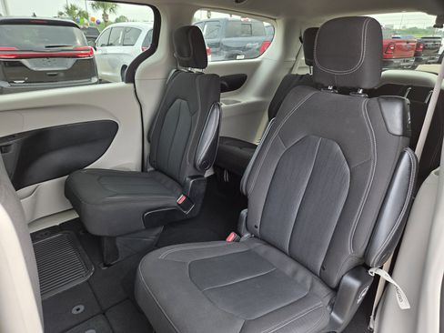 Used 2023 Chrysler Voyager LX FWD image 20
