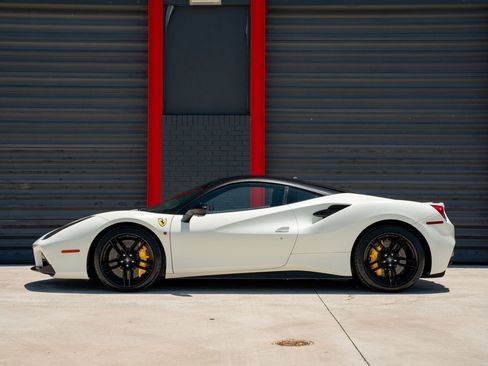 Used 2016 Ferrari 488 GTB RWD image 15