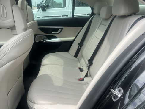 Used 2025 Mercedes-Benz E 350 Sedan image 33