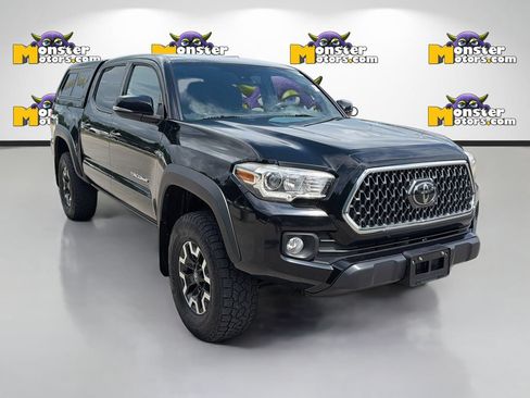 Used 2018 Toyota Tacoma TRD Off-Road AWD/4WD image 3