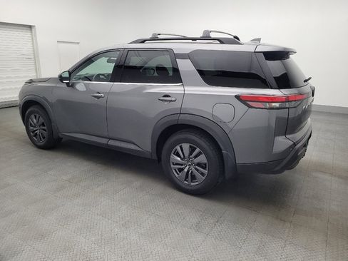 Used 2022 Nissan Pathfinder SV w/ SV Premium Package image 3