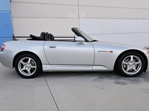 Used 2002 Honda S2000 image 11