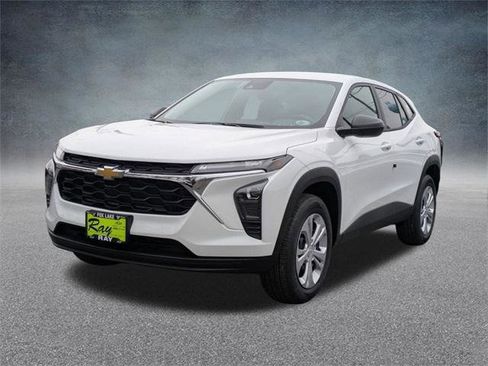 New 2026 Chevrolet Trax LS image 8