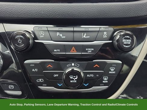 Used 2024 Chrysler Pacifica Touring-L FWD image 36