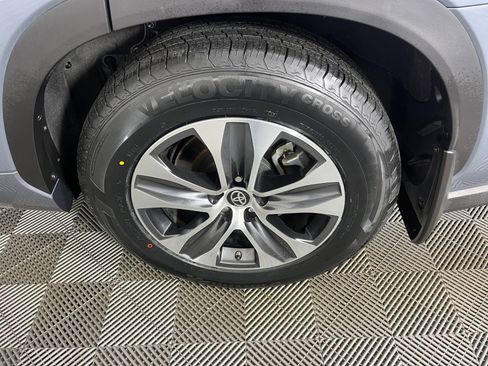Used 2024 Toyota Highlander XLE image 26