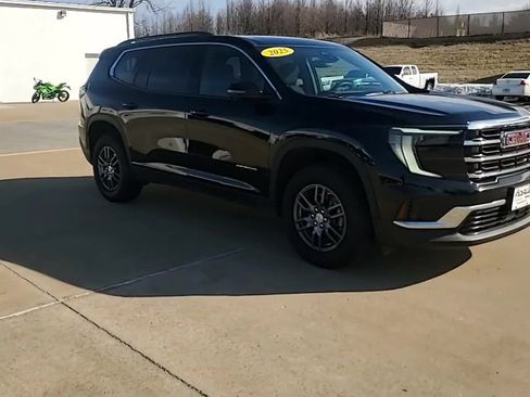 Used 2025 GMC Acadia Elevation image 2