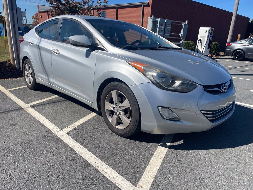 Used 2013 Hyundai Elantra GLS w/ Preferred Pkg FWD image 2