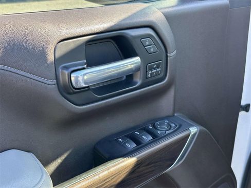Used 2021 GMC Sierra 1500 SLT w/ SLT Premium Plus Package image 17