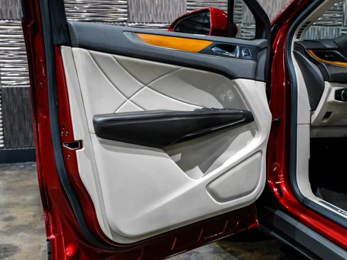 Used 2017 Lincoln MKC Select w/ Select Plus Package image 44