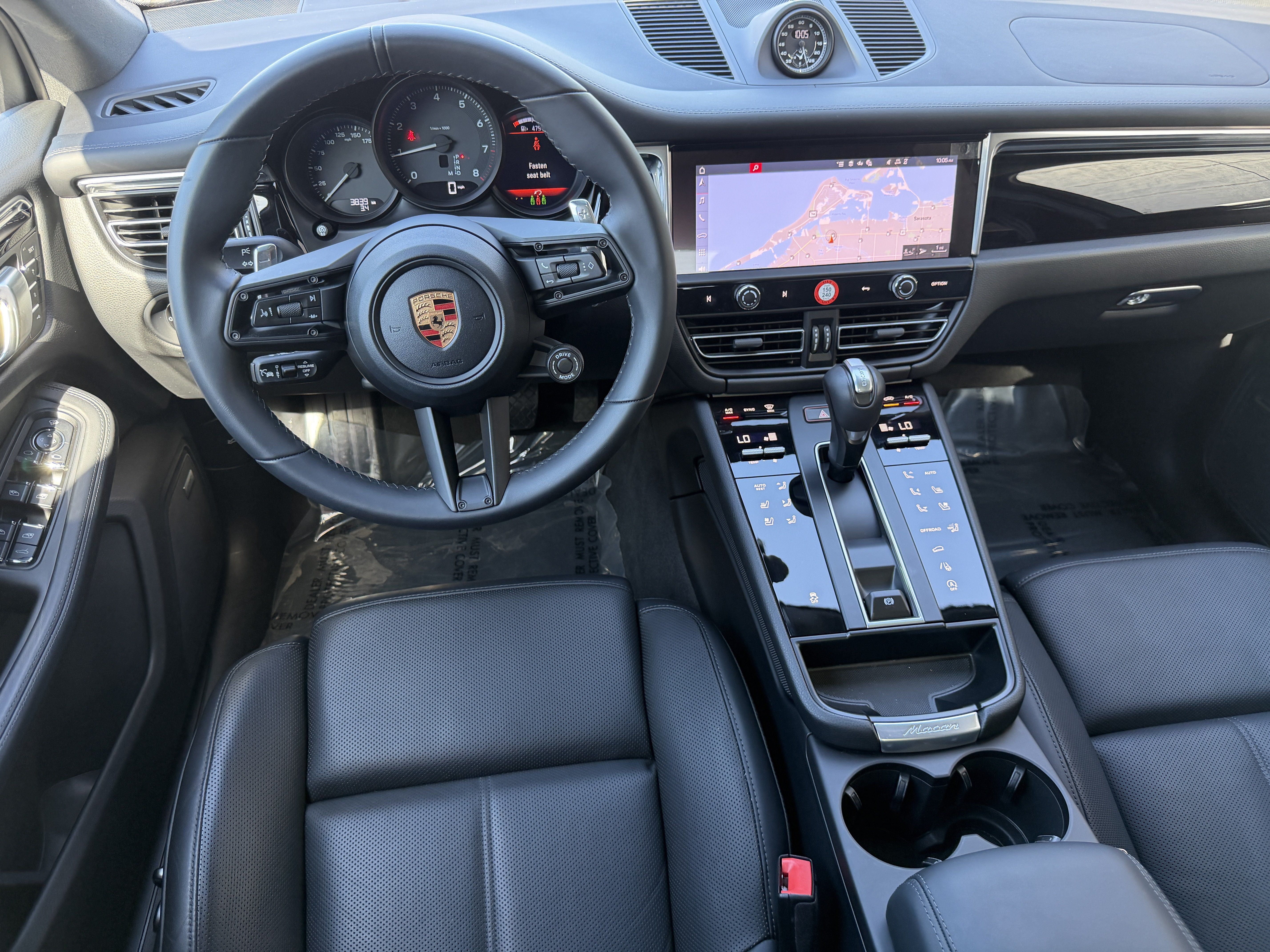 Certified 2026 Porsche Macan AWD/4WD image 15