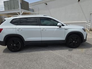 Used 2022 Volkswagen Taos SE FWD video 4