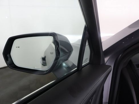 Used 2024 Cadillac XT4 Premium Luxury image 32