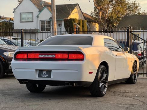 Used 2011 Dodge Challenger R/T image 3